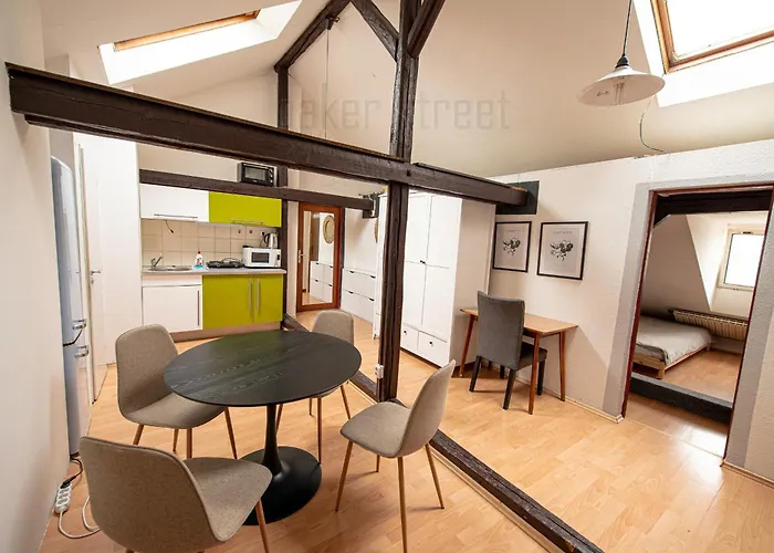 Attic 3 Bedrooms Apartment With 2 Bathrooms